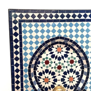Fontaine arabe en carrelage sculpté à la main multicolore 90x50