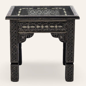 Table marocaine en bois plaqué maillechort et os blanc