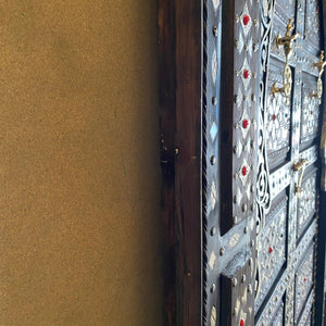 Puerta árabe de madera tallada a mano con hueso