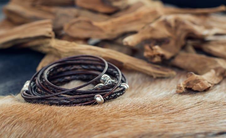 ¿Cómo hacer pulseras de cuero en casa?