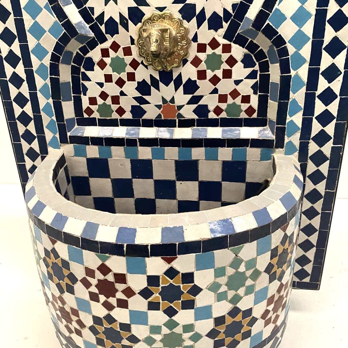 Fontaine arabe en carrelage sculpté à la main multicolore 90x50