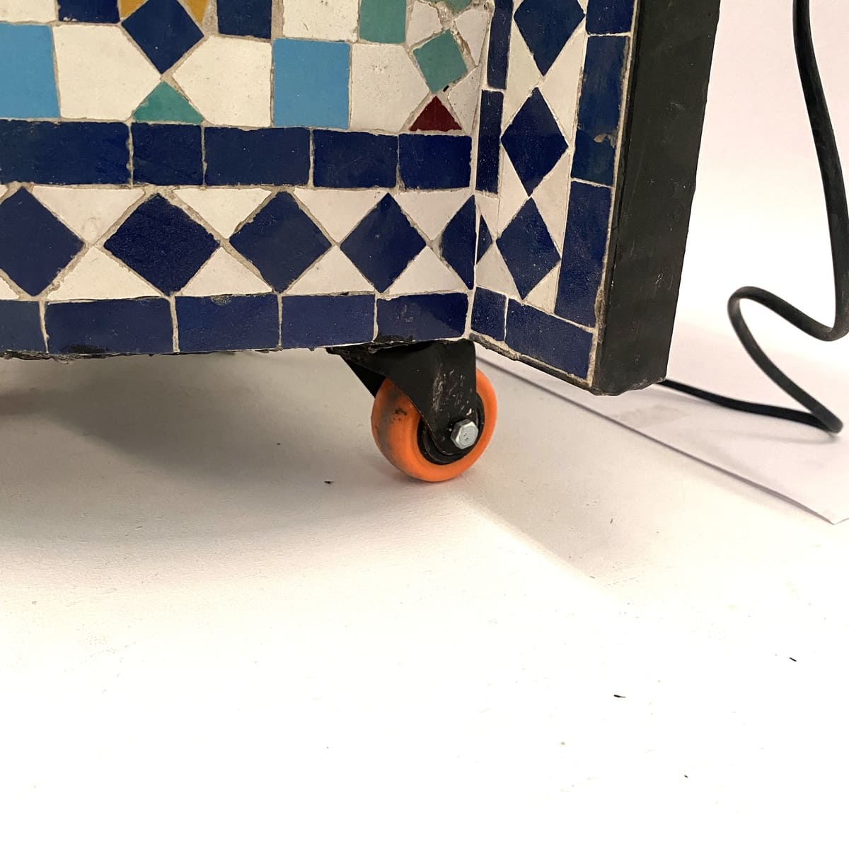 Fontaine arabe en carrelage sculpté à la main multicolore 90x50