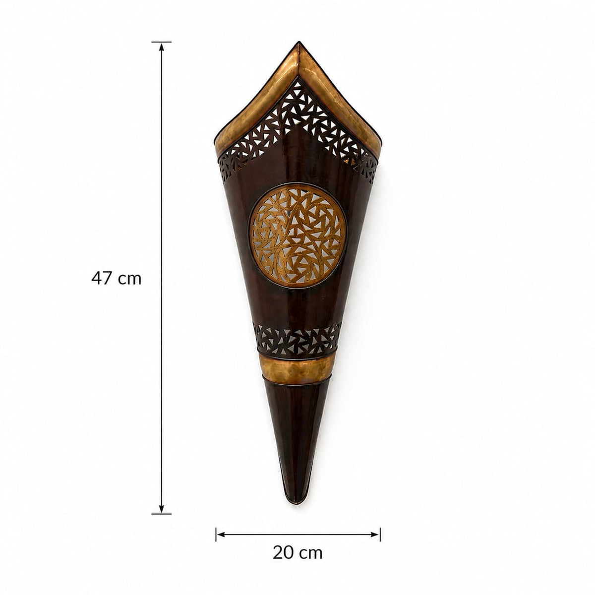 aplique árabe de cobre y latón Almorávide técnica