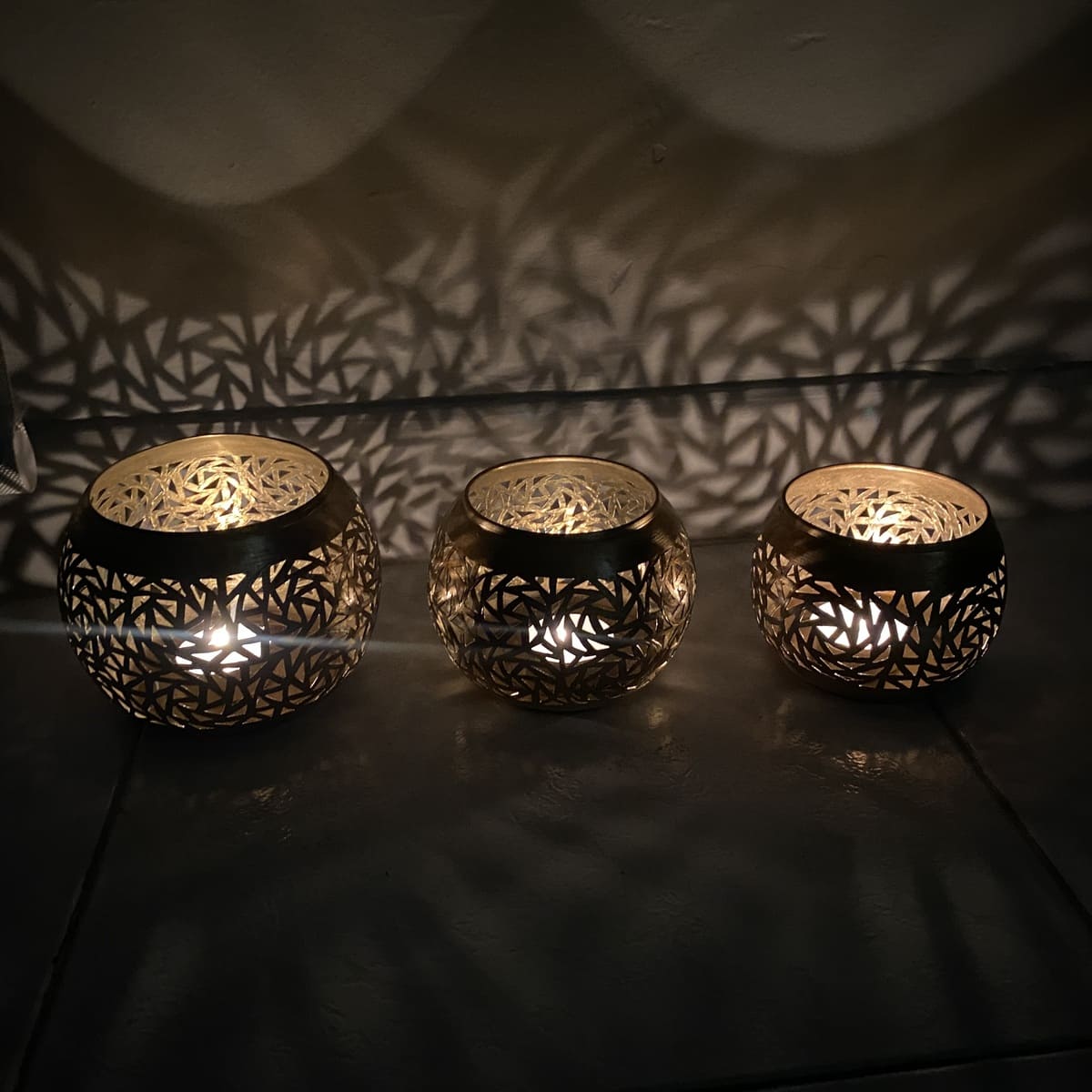 Ensemble de 3 bougeoirs arabes en cuivre