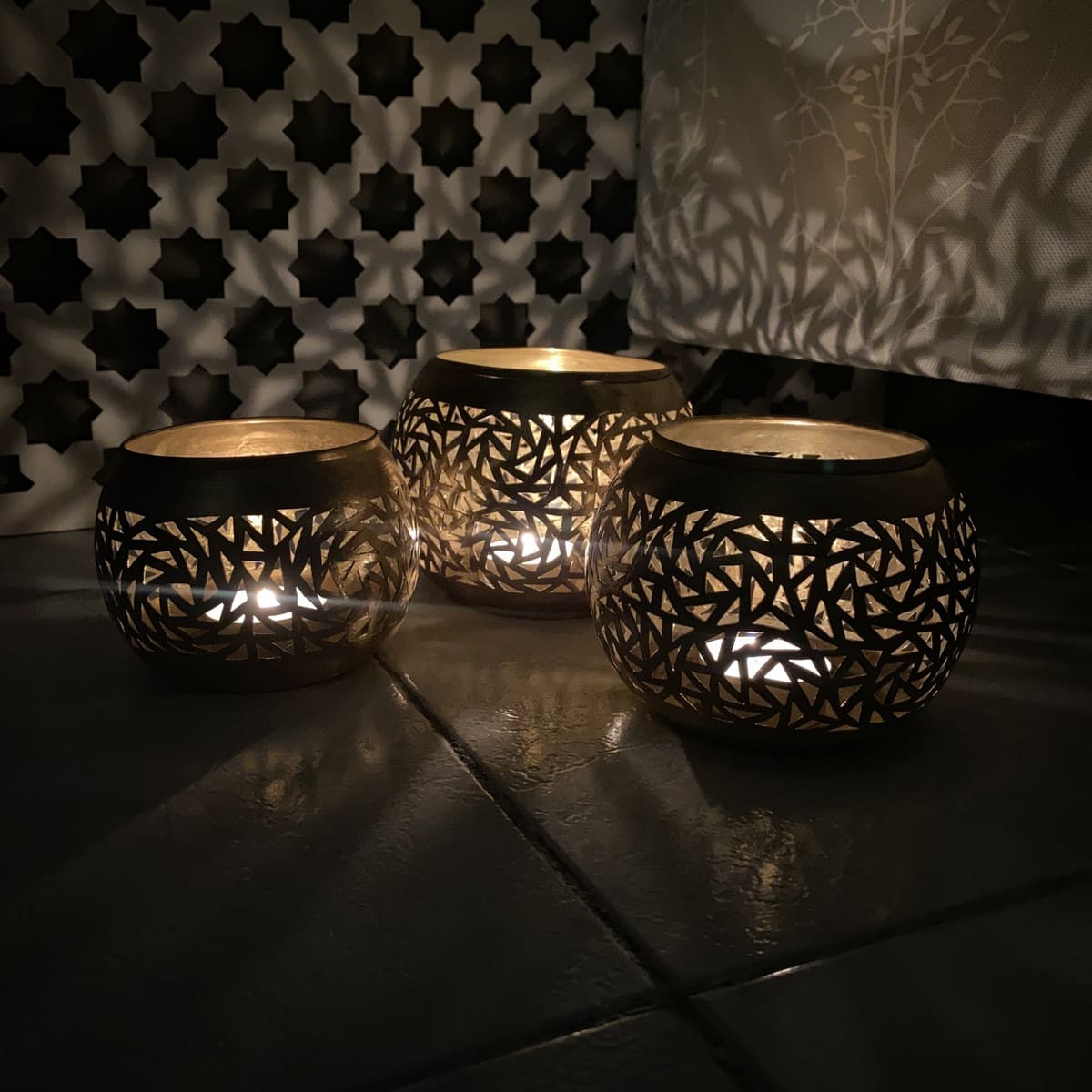 Ensemble de 3 bougeoirs arabes en cuivre