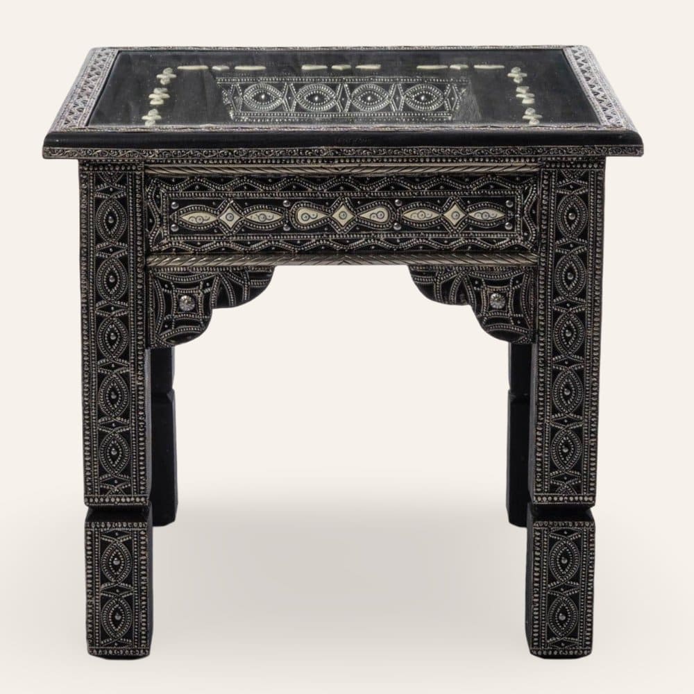 Table marocaine en bois plaqué maillechort et os blanc