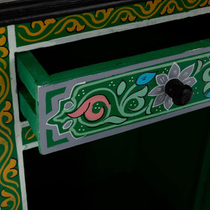 Mesita de noche árabe verde pintada