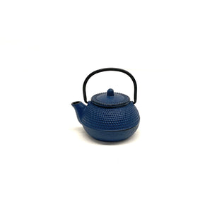 Tetera japonesa de hierro fundido azul